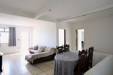 Sala de casa à venda com 3 quartos, 110m² em São Lucas, Belo Horizonte