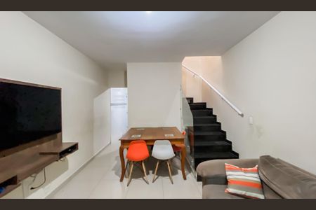 Sala de casa para alugar com 2 quartos, 80m² em Cidade Antônio Estêvão de Carvalho, São Paulo