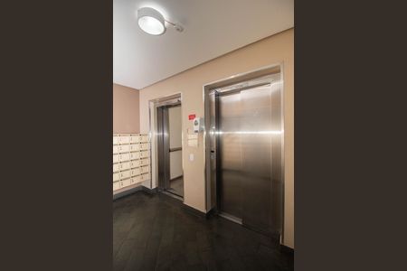 Apartamento à venda com 65m², 3 quartos e 1 vaga Apartamento à venda com 65m², 3 quartos e 1 vagaHall social - Elevadores