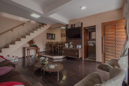 Sala de casa para alugar com 3 quartos, 209m² em Vila Assis Brasil, Mauá