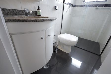 Apartamento à venda com 100m², 3 quartos e 2 vagas Apartamento à venda com 100m², 3 quartos e 2 vagasBanheiro