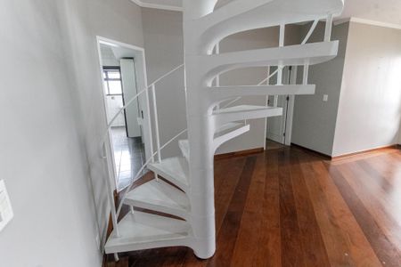 Apartamento à venda com 163m², 4 quartos e 3 vagasEscada acesso cobertura