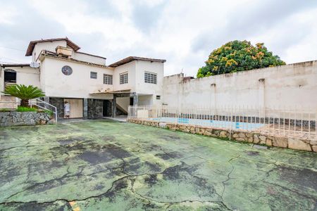 Casa à venda com 360m², 4 quartos e 2 vagasQuintal