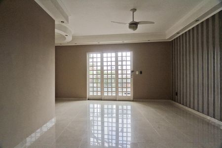 Casa para alugar com 211m², 3 quartos e 2 vagasSala