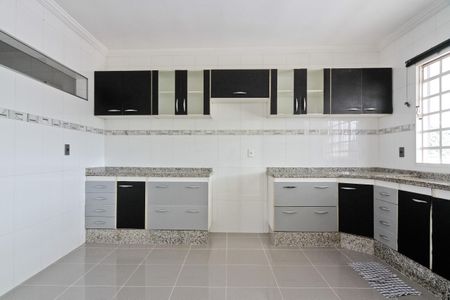Casa para alugar com 211m², 3 quartos e 2 vagasCozinha