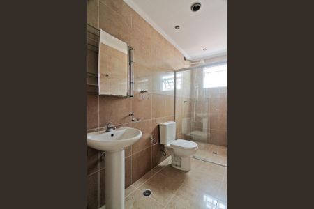 Casa para alugar com 211m², 3 quartos e 2 vagasBanheiro