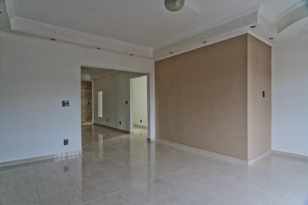 Casa para alugar com 211m², 3 quartos e 2 vagasSala