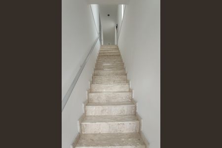 Casa para alugar com 211m², 3 quartos e 2 vagasEscada