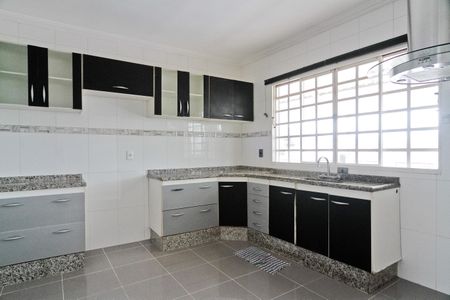 Casa para alugar com 211m², 3 quartos e 2 vagasCozinha