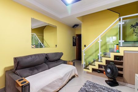 Sala de casa para alugar com 3 quartos, 80m² em Vila Carbone, São Paulo
