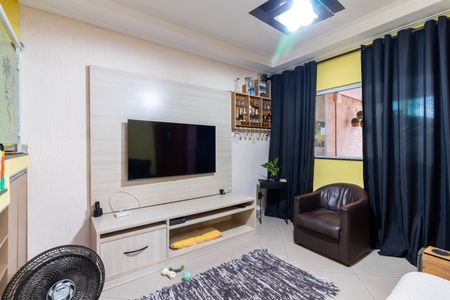 Sala de casa para alugar com 3 quartos, 80m² em Vila Carbone, São Paulo