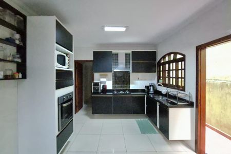 Casa à venda com 213m², 4 quartos e 2 vagas Casa à venda com 213m², 4 quartos e 2 vagasCozinha
