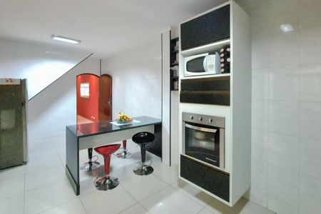 Casa à venda com 213m², 4 quartos e 2 vagas Casa à venda com 213m², 4 quartos e 2 vagasCozinha