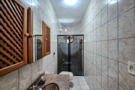 Casa à venda com 213m², 4 quartos e 2 vagas Casa à venda com 213m², 4 quartos e 2 vagasBanheiro da Suíte