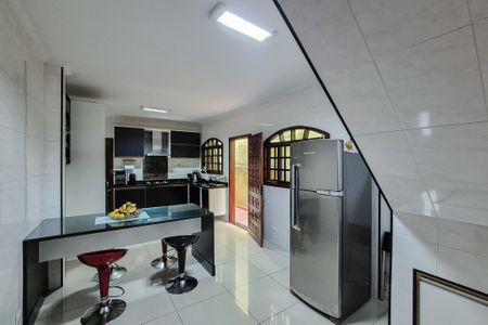 Casa à venda com 213m², 4 quartos e 2 vagas Casa à venda com 213m², 4 quartos e 2 vagasCozinha