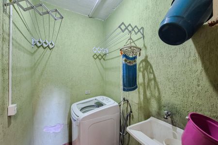 Casa à venda com 213m², 4 quartos e 2 vagas Casa à venda com 213m², 4 quartos e 2 vagasÁrea de Serviço