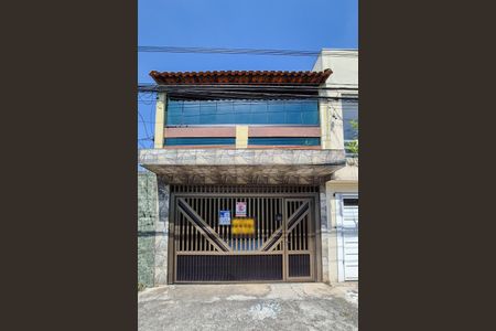 Casa à venda com 213m², 4 quartos e 2 vagas Casa à venda com 213m², 4 quartos e 2 vagasFachada