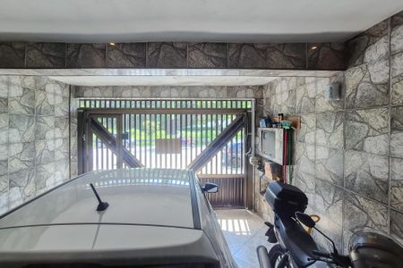 Casa à venda com 213m², 4 quartos e 2 vagas Casa à venda com 213m², 4 quartos e 2 vagasSala - vista