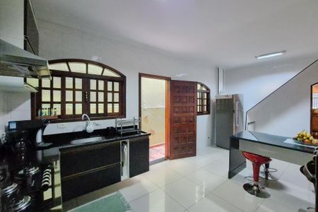 Casa à venda com 213m², 4 quartos e 2 vagas Casa à venda com 213m², 4 quartos e 2 vagasCozinha