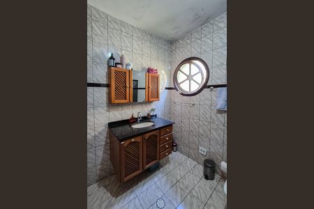 Casa à venda com 213m², 4 quartos e 2 vagas Casa à venda com 213m², 4 quartos e 2 vagasBanheiro Social