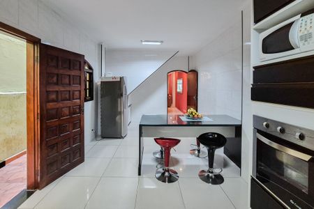 Casa à venda com 213m², 4 quartos e 2 vagas Casa à venda com 213m², 4 quartos e 2 vagasCozinha