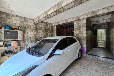 Casa à venda com 213m², 4 quartos e 2 vagas Casa à venda com 213m², 4 quartos e 2 vagasGaragem