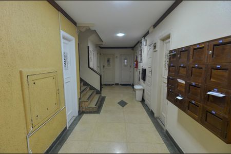 Apartamento à venda com 70m², 2 quartos e sem vaga Apartamento à venda com 70m², 2 quartos e sem vagaHall
