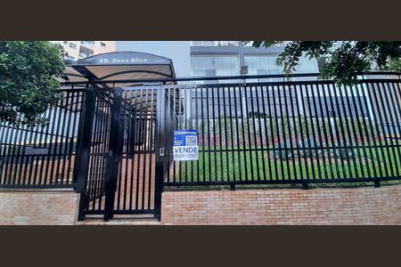 Apartamento à venda com 97m², 2 quartos e 1 vaga Apartamento à venda com 97m², 2 quartos e 1 vagaFachada e portaria