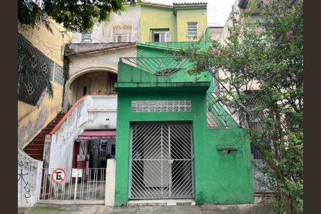 Casa à venda com 188m², 3 quartos e 2 vagas Casa à venda com 188m², 3 quartos e 2 vagasFachada