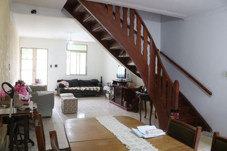 Casa à venda com 188m², 3 quartos e 2 vagasSala