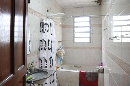 Casa à venda com 188m², 3 quartos e 2 vagasBanheiro 2