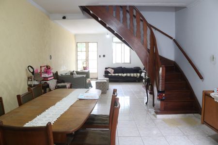 Casa à venda com 188m², 3 quartos e 2 vagasSala