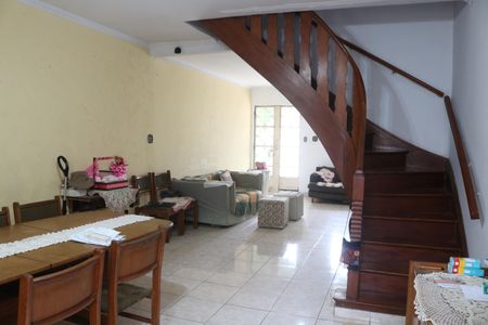 Casa à venda com 188m², 3 quartos e 2 vagasSala