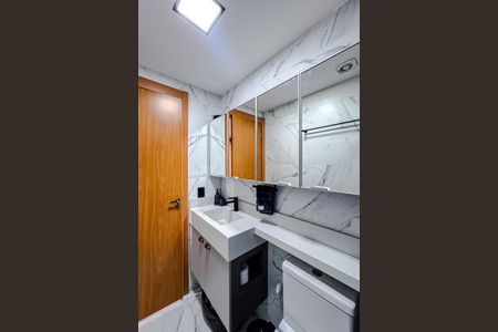 Apartamento à venda com 37m², 2 quartos e 1 vaga Apartamento à venda com 37m², 2 quartos e 1 vagaBanheiro
