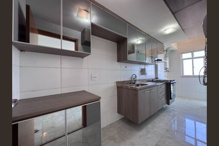 Apartamento à venda com 180m², 4 quartos e 2 vagas Apartamento à venda com 180m², 4 quartos e 2 vagasCozinha e Área de Serviço