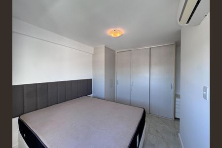 Apartamento à venda com 180m², 4 quartos e 2 vagas Apartamento à venda com 180m², 4 quartos e 2 vagasSuíte