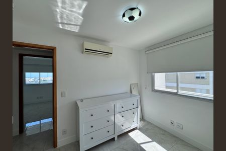 Apartamento à venda com 180m², 4 quartos e 2 vagas Apartamento à venda com 180m², 4 quartos e 2 vagasQuarto 1