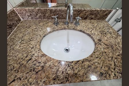 Apartamento à venda com 180m², 4 quartos e 2 vagas Apartamento à venda com 180m², 4 quartos e 2 vagasBanheiro Social