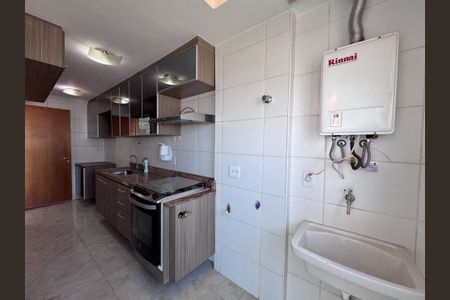 Apartamento à venda com 180m², 4 quartos e 2 vagas Apartamento à venda com 180m², 4 quartos e 2 vagasCozinha e Área de Serviço
