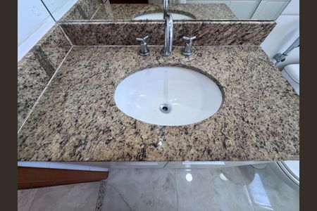 Apartamento à venda com 180m², 4 quartos e 2 vagas Apartamento à venda com 180m², 4 quartos e 2 vagasBanheiro Social