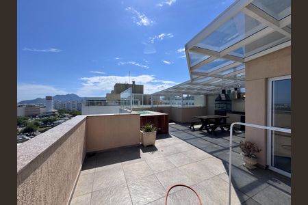 Apartamento à venda com 180m², 4 quartos e 2 vagas Apartamento à venda com 180m², 4 quartos e 2 vagasTerraço