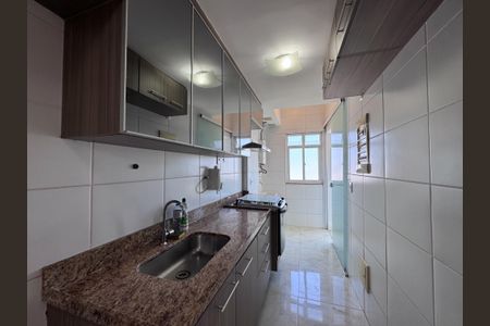 Apartamento à venda com 180m², 4 quartos e 2 vagas Apartamento à venda com 180m², 4 quartos e 2 vagasCozinha e Área de Serviço