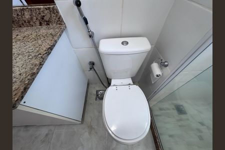 Apartamento à venda com 180m², 4 quartos e 2 vagas Apartamento à venda com 180m², 4 quartos e 2 vagasBanheiro Social