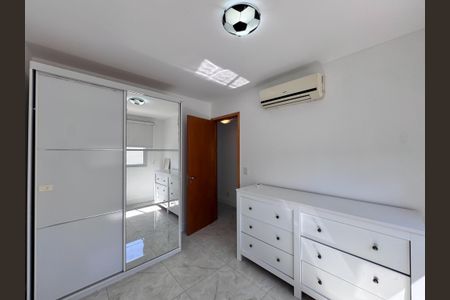 Apartamento à venda com 180m², 4 quartos e 2 vagas Apartamento à venda com 180m², 4 quartos e 2 vagasQuarto 1