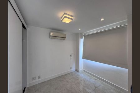 Apartamento à venda com 180m², 4 quartos e 2 vagas Apartamento à venda com 180m², 4 quartos e 2 vagasQuarto 3