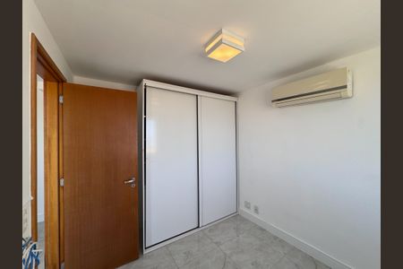 Apartamento à venda com 180m², 4 quartos e 2 vagas Apartamento à venda com 180m², 4 quartos e 2 vagasQuarto 3
