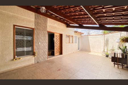 Casa para alugar com 115m², 2 quartos e 2 vagas Casa para alugar com 115m², 2 quartos e 2 vagasGaragem