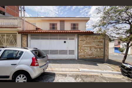 Casa para alugar com 115m², 2 quartos e 2 vagas Casa para alugar com 115m², 2 quartos e 2 vagasFachada