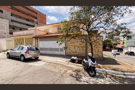 Casa para alugar com 115m², 2 quartos e 2 vagas Casa para alugar com 115m², 2 quartos e 2 vagasFachada