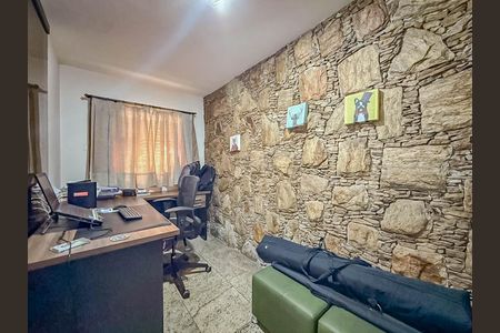 Casa à venda com 150m², 3 quartos e 2 vagas Casa à venda com 150m², 3 quartos e 2 vagasEscritório